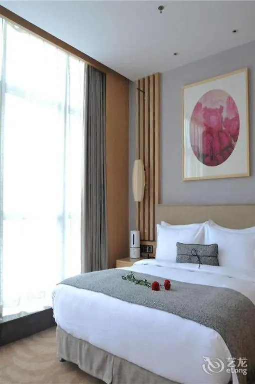 Ramada By Wyndham Zhengzhou East Hotel 4*,