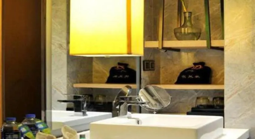 Ramada By Wyndham Zhengzhou East Hotel 4*,