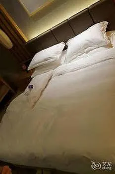 Ramada By Wyndham Zhengzhou East Hotel