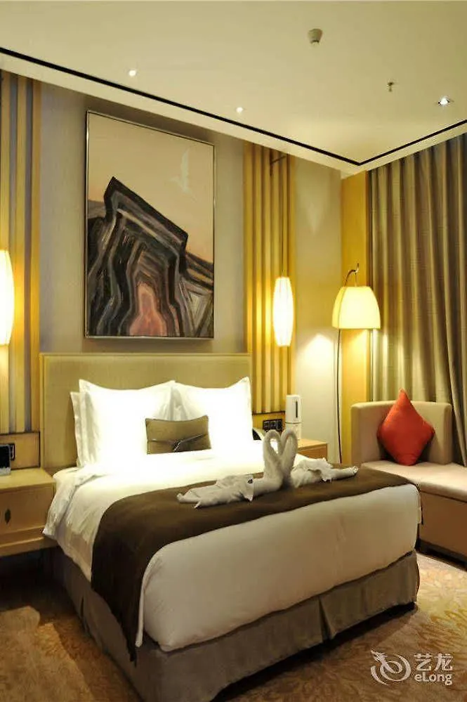 Ramada By Wyndham Zhengzhou East Hotel 5*,