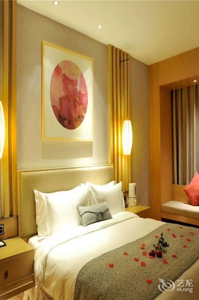Ramada By Wyndham Zhengzhou East Hotel 5*,